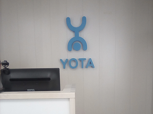 Интерьерная вывеска для салона связи "YOTA"