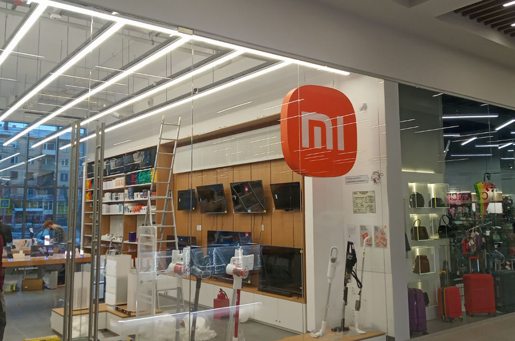 Панель-кронштейн для магазина электроники "Xiaomi"