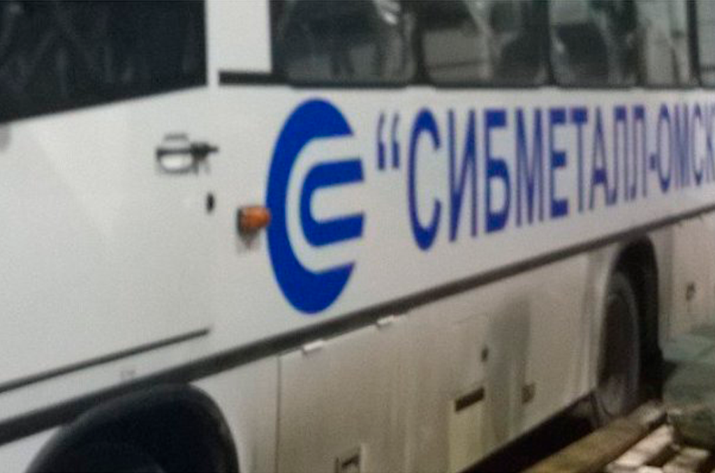 Полная оклейка автобуса плёнкой с ламинацией