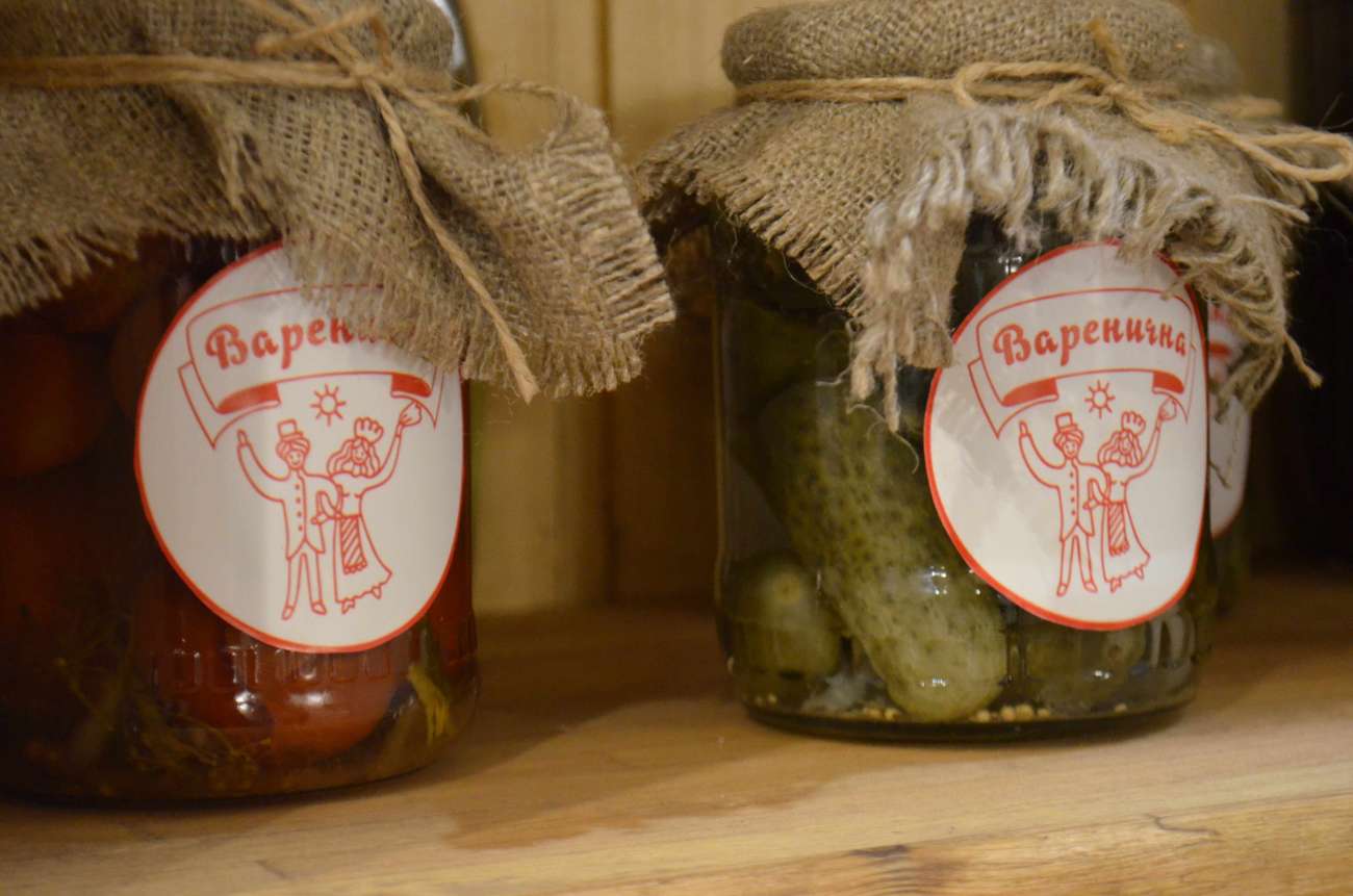 Вывеска для ресторана Варенична в Омске — объёмные буквы на фасаде